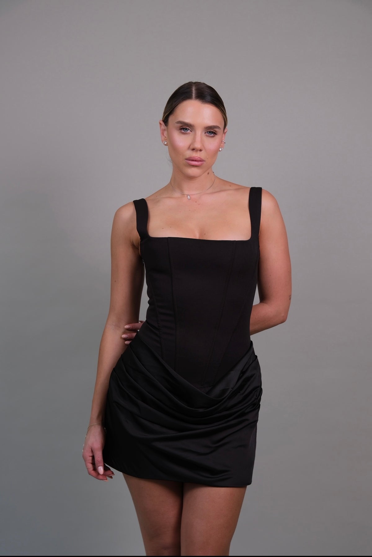 שמלת תאה שחורה